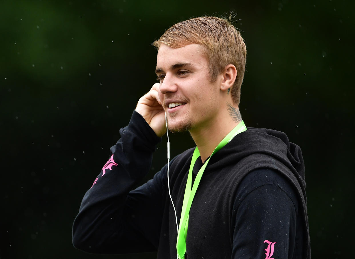 CHARLOTTE, NC - AUGUST 08:  Musician Justin Bieber attends a practice round prior to the 2017 PGA Championship at Quail Hollow Club on August 8, 2017 in Charlotte, North Carolina.  (Photo by Stuart Franklin/Getty Images)