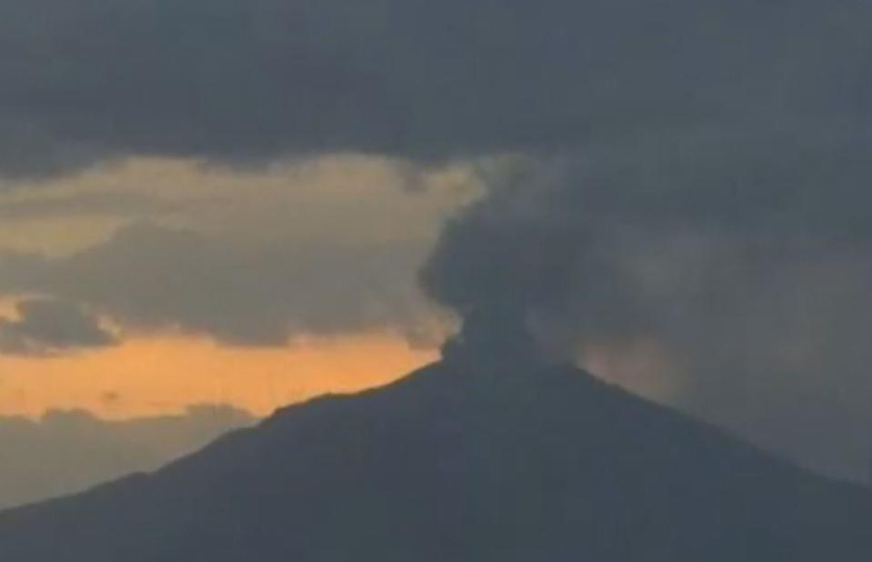 日本諏訪之瀨島的御岳火山噴發。（翻攝自日本氣象廳官網）