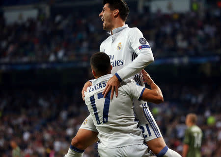 Football Soccer - Real Madrid v Legia Warsaw - UEFA Champions League - Santiago Bernabeu stadium, Madrid, Spain - 18/10/16 Real Madrid's Lucas Vazquez celebrates with teammate Alvaro Morata after scoring a goal. REUTERS/Javier Barbancho