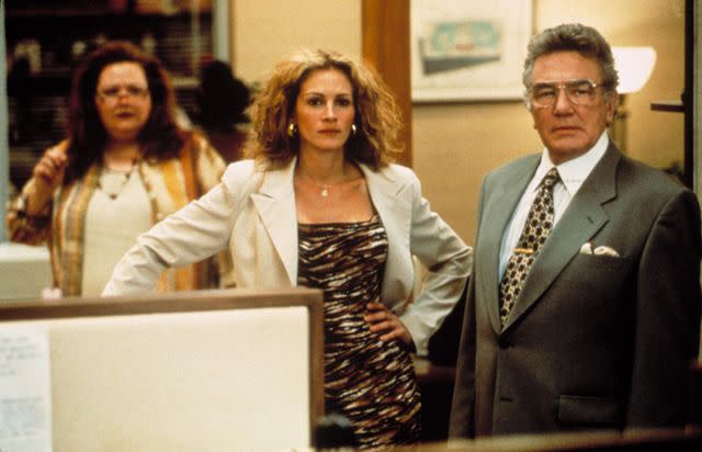 ©Universal/Courtesy Everett Collection. Conchata Ferrell, Julia Roberts, Albert Finney, 2000