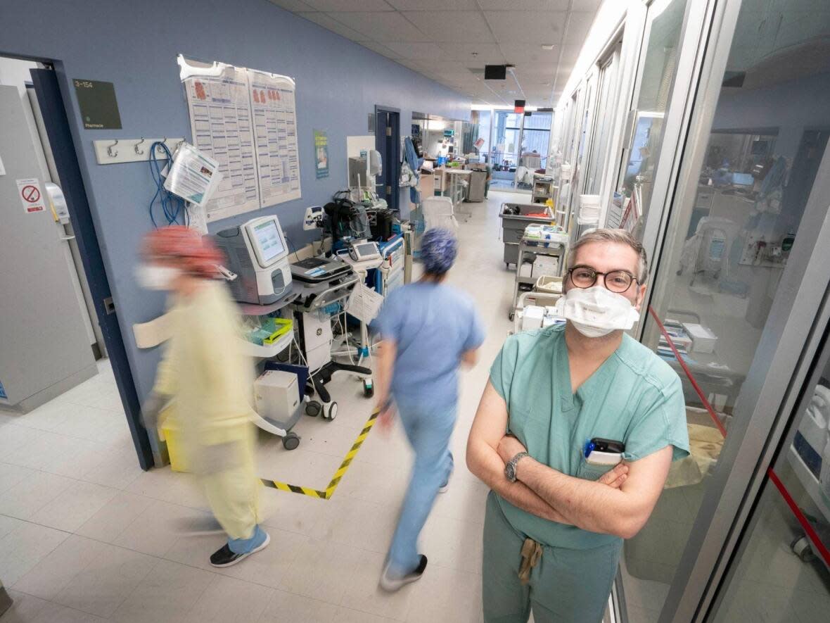 Dr. Joseph Dahine, an intensive care specialist at Laval's Cité de la Santé hospital, said two kinds of COVID-19 patients are generally reaching his facility: unvaccinated people between 30 and 60, and vaccinated patients over the age of 70 with existing health conditions. (Ivanoh Demers/Radio-Canada - image credit)