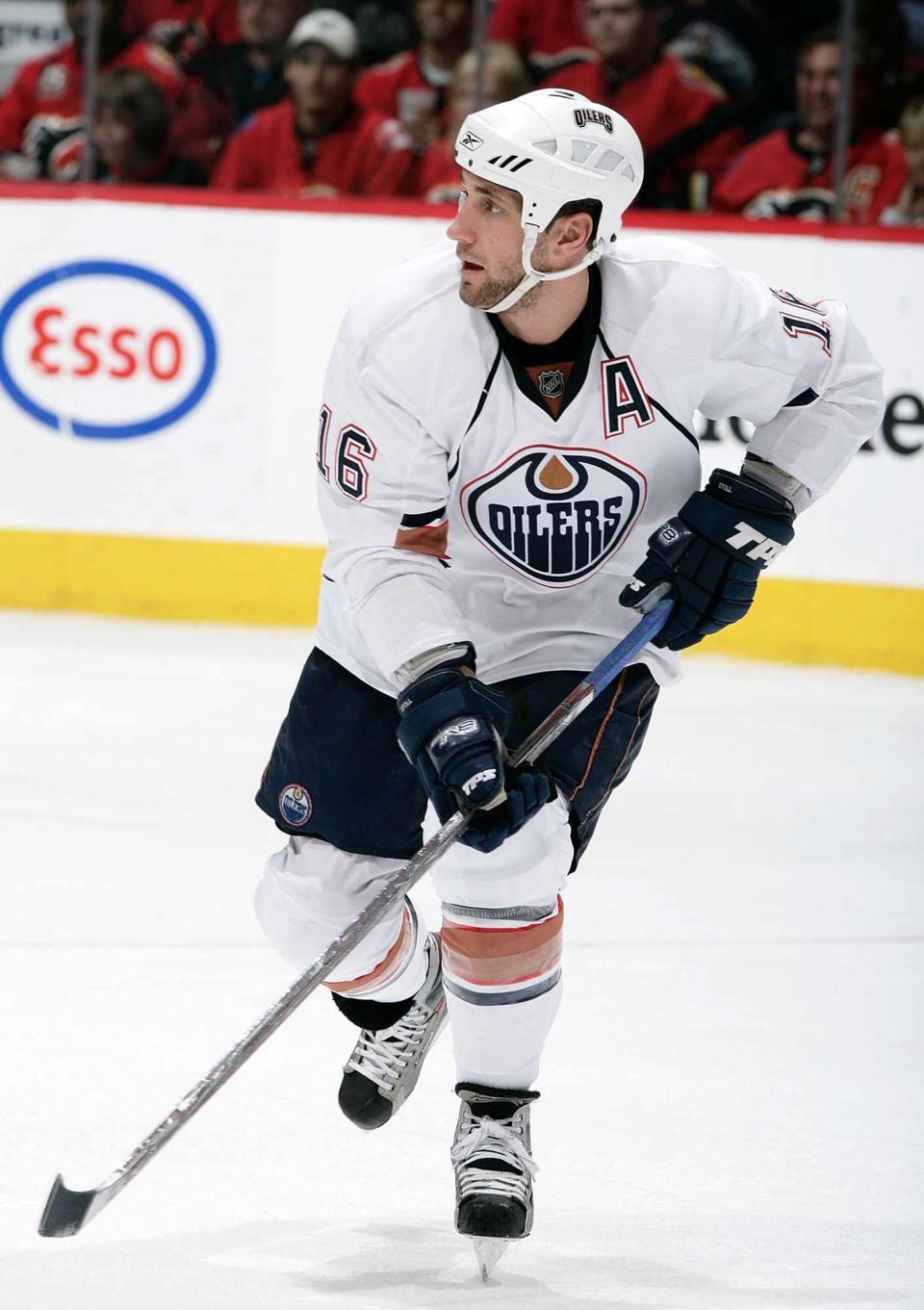 Jarret Stoll #16 of the Edmonton Oilers skates against the Calgary Flames on March 29, 2008 at Pengrowth Saddledome in Calgary, Alberta, Canada