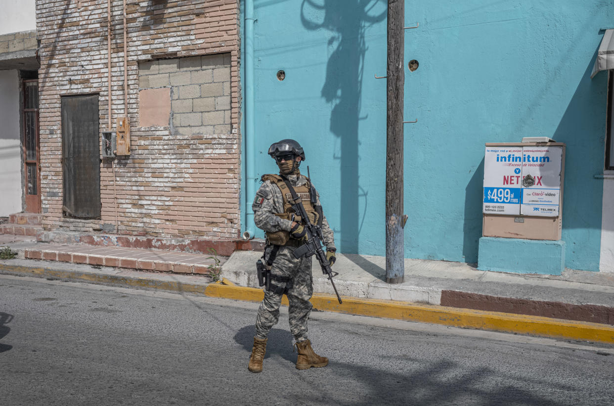 Integrantes de la Guardia Nacional Mexicana en Matamoros, México, el miércoles. La ciudad tiene fama de ser un lugar violento y sin ley. (Alejandro Cegarra/The New York Times)

