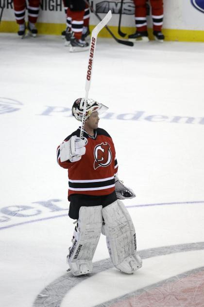 New Jersey Devils goalie Martin Brodeur waves to the crowd after an NHL hockey game against the Boston Bruins in Newark, N.J., Sunday, April 13, 2014. The Devils won 3-2. (AP Photo/Mel Evans)