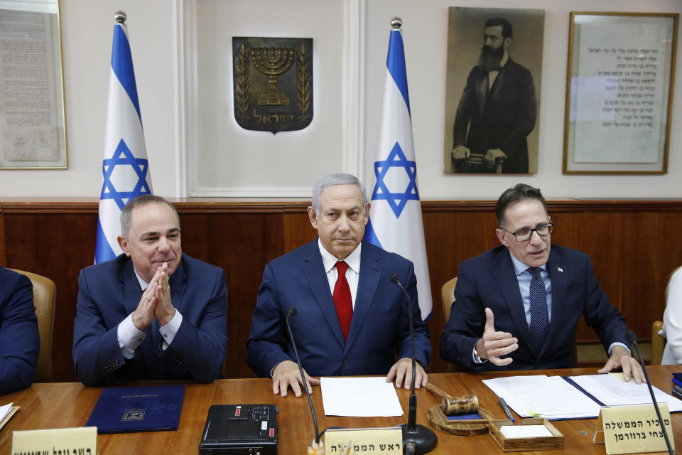 Israeli Prime Minister Benjamin Netanyahu, center, Government Secretary Tzahi Braverman, center right, Yuval Steinitz Israel's Minister of Energy, center left, in charge of Israel Atomic Energy Commission attend the weekly cabinet meeting at the prime minister's office in Jerusalem, Sunday, Nov. 18, 2018. (Abir Sultan/Pool via AP)