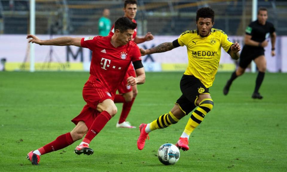 Jadon Sancho challenges Robert Lewandowski