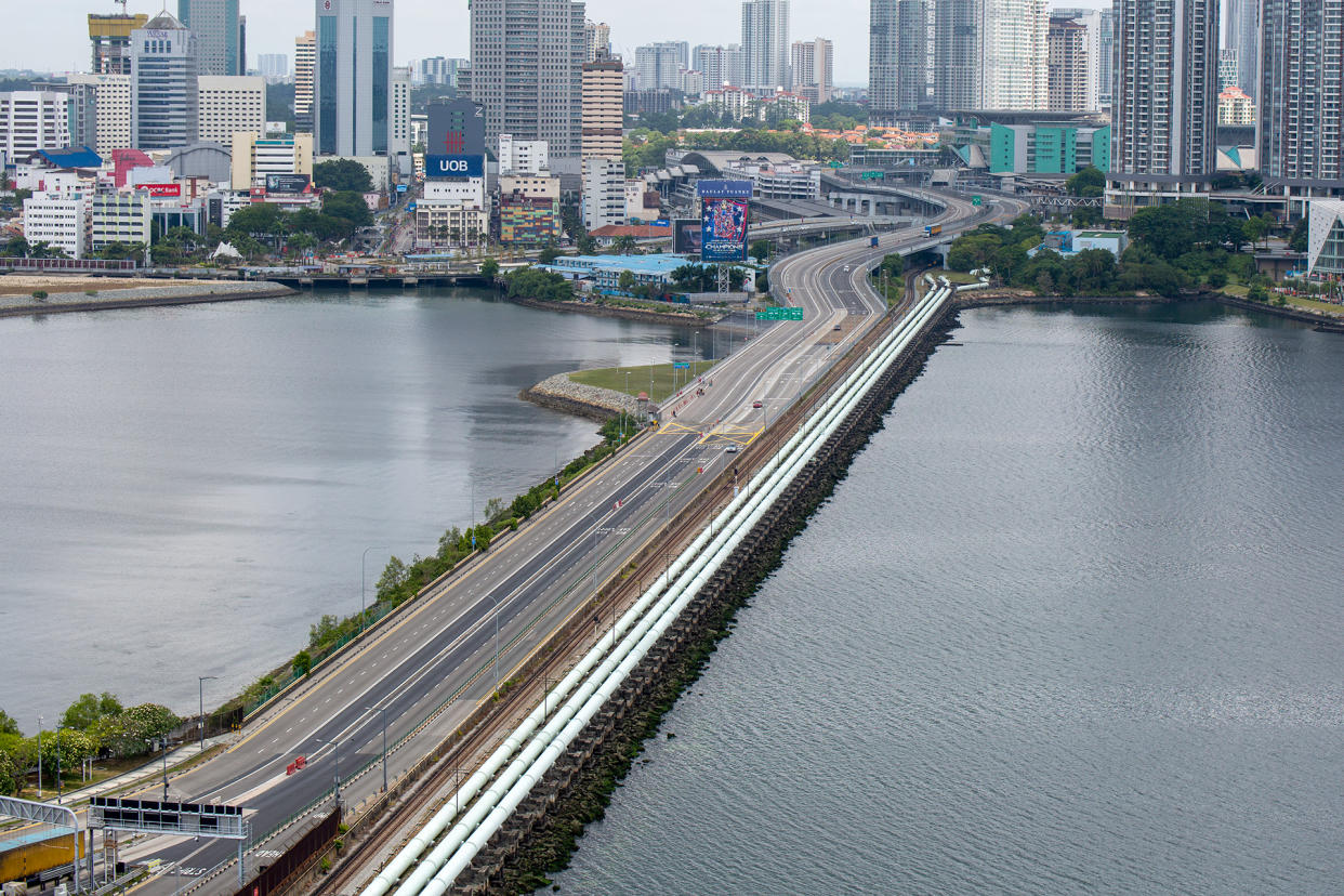 Singapore may soon allow quarantine-free crossing at its land border with Malaysia, Trade Minister Gan Kim Yong said. (PHOTO: Dhany Osman/Yahoo News Singapore)