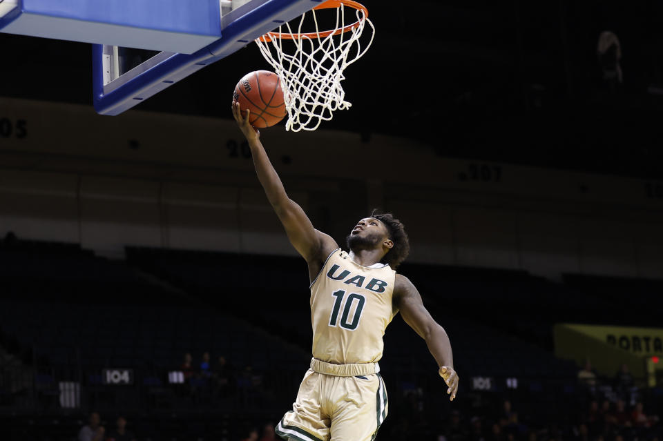 DAYTONA BEACH, FL - NOVEMBER 22: UAB Blazers guard Jordan Walker (10) shoots during the game between the UAB Blazers and the Georgia Bulldogs in the Sunshine Slam on November 22, 2022 at the Ocean Center in Daytona Beach, Fl. (Photo by David Rosenblum/Icon Sportswire via Getty Images)