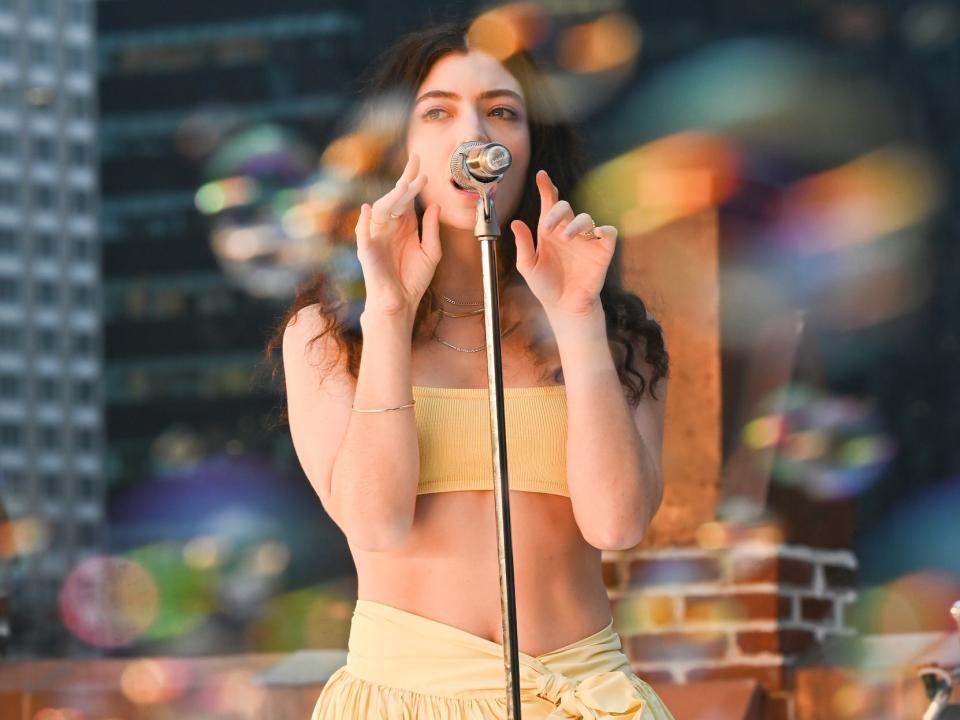 Lorde performs "Solar Power" on "The Late Show with Stephen Colbert"