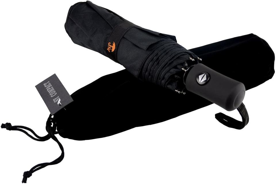 SY Compact Travel Umbrella. Image via Amazon.