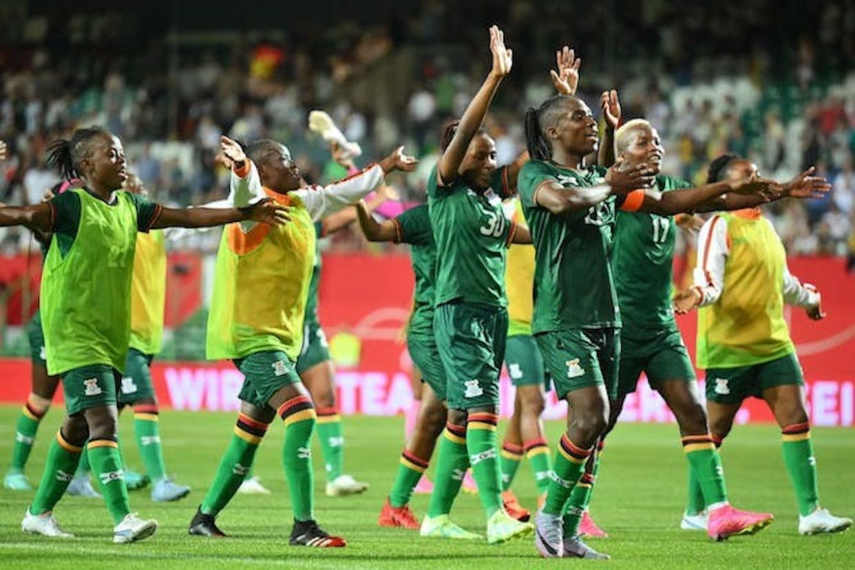 Barbra Banda (devant à droite) et ses coéquipières zambiennes célèbrent une victoire amicale contre l'Allemagne. Sebastian Widmann/Getty Images
