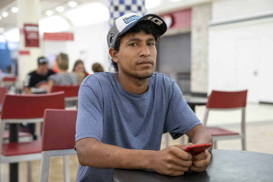 El migrante venezolano Juan Rojas, en Union Station en Washington, el 31 de julio de 2022. (Amanda Andrade-Rhoades/The New York Times)