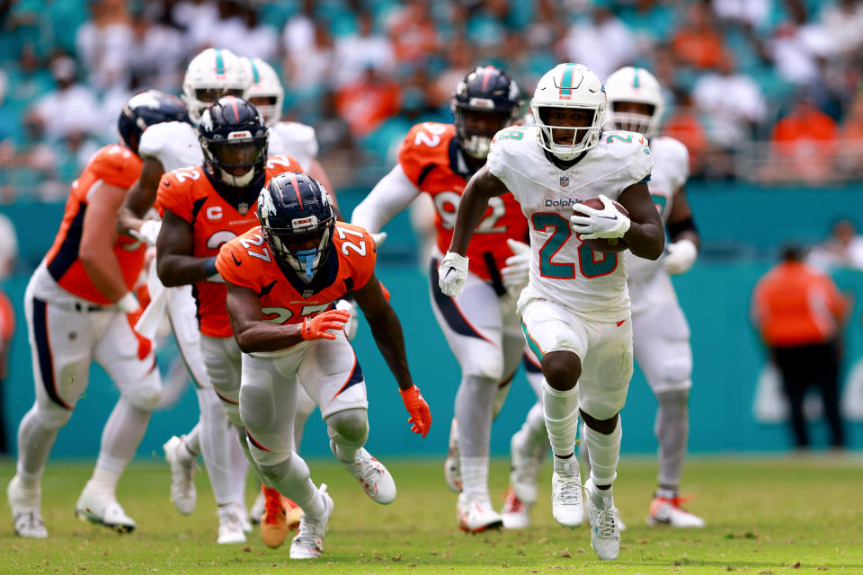 El surgimiento de De'Von Achane le ha otorgado a los Miami Dolphins una nueva arma en el juego terrstre. (Photo by Megan Briggs/Getty Images)