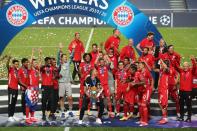 ... FC Bayern. Die Fans der Münchner hatten in der vergangenen Saison ausgiebig Grund zum Jubeln: Sie holten das Triple aus Meisterschaft, Pokalsieg und Champions-League-Gewinn. (Bild: Miguel A. Lopes/Pool via Getty Images)