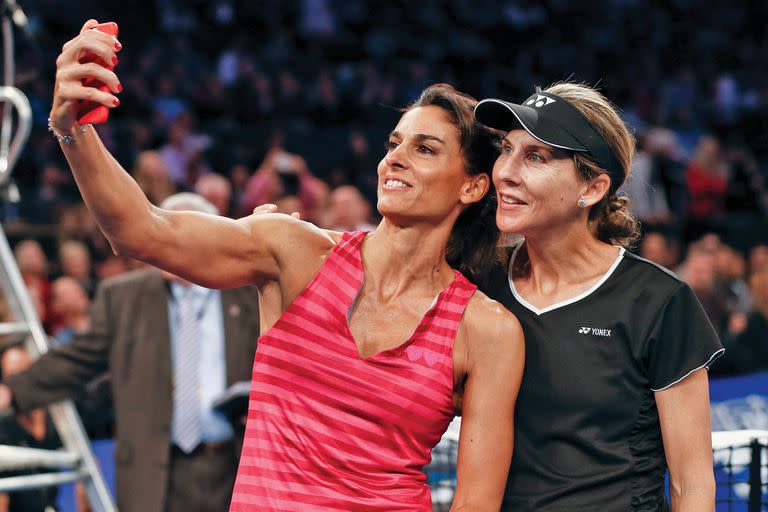 Una selfie con Monica Seles, una de las grandes contrincantes en su época de circuito, durante una exhibición en Nueva York, en 2015