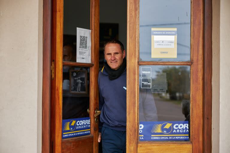 Diego Mittino, único empleado de la oficina de Correos de Santa Regina, fue finalmente confirmado en su cargo