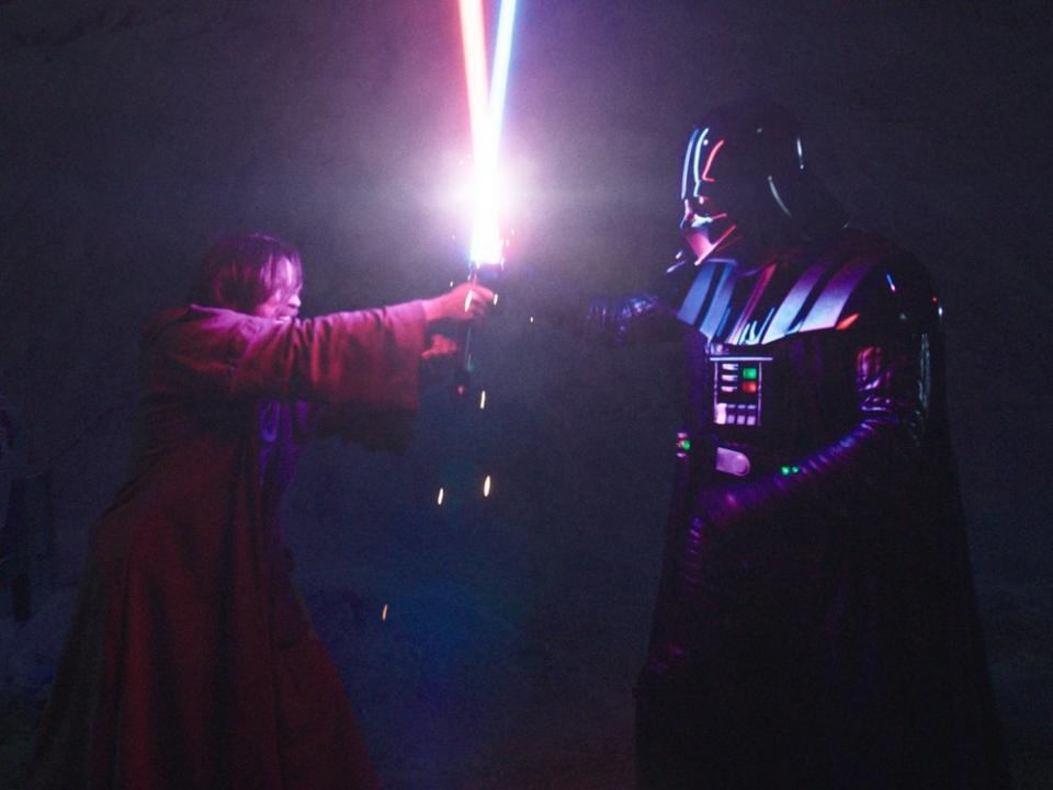 Obi-Wan Kenobi und Darth Vader beim Lichtschwert-Duell. (Bild: ©2022 Lucasfilm Ltd. & TM. All Rights Reserved.)