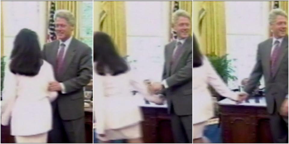 El momento en que Monica Lewinsky y el entonces presidente Bill Clinton se toman brevemente de la mano en la Oficina Oval de la Casa Blanca, en 1996. (A&E / Business Insider)