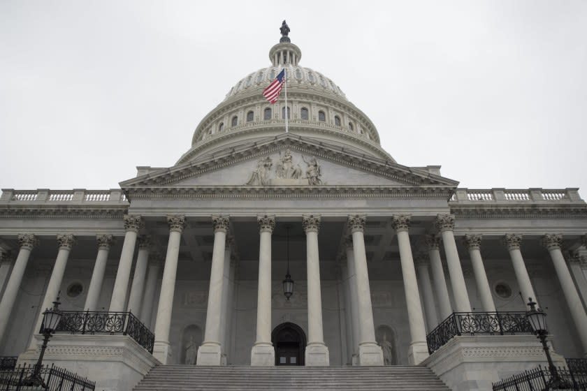 epa06115135 A general view of the US Capitol Building in Washington, DC, USA, 28 July 2017. Senate Republicans latest effort to repeal the Affordable Healthcare Act (ACA) fell short during an overnight session when three Republican Senators voted against the 'skinny repeal'. EPA/MICHAEL REYNOLDS ** Usable by LA, CT and MoD ONLY **