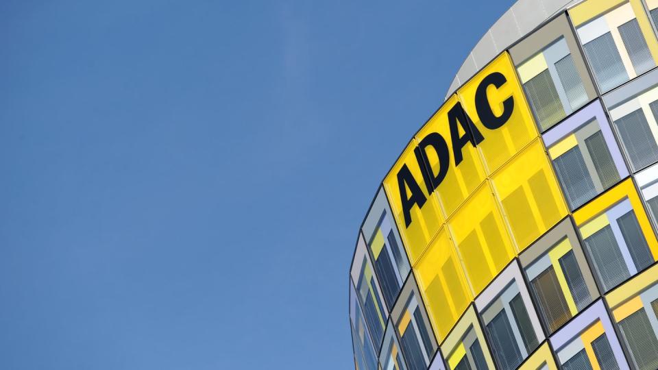 Bisher haben Autohersteller die Hoheit über die gesammelten Fahrerdaten. Der ADAC fordert aber ein Mitspracherecht für die Autobesitzer.