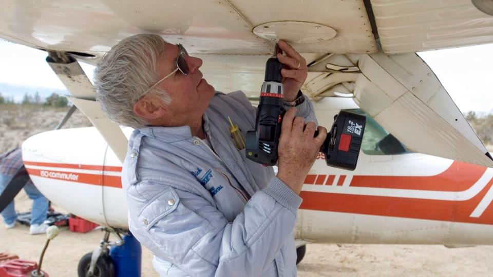 Dick Rutan works on disassembling the wings of his Cessna on Buttermere Road in Victorville, Calif., where he made an emergency landing, early Tuesday, Dec. 18, 2007. (Reneh Agha/Daily Press via AP)