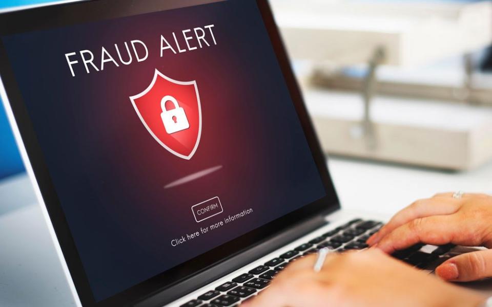 what to do if bank wont refund money to scam fraud audvice - Alamy