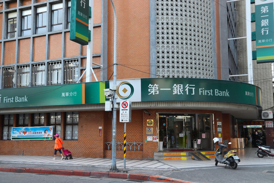 First Bank branch in Taipei. Taiwan has 38 domestic banks (with over 3,300 branches), and 29 local branches of foreign and mainland China banks.