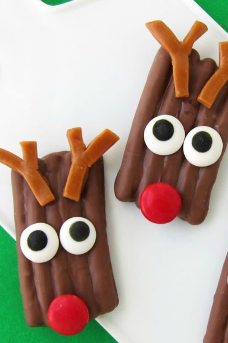 Chocolate Pretzel Reindeers