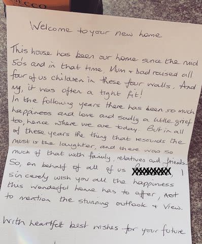 <p>Laura Rudd/TikTok</p> The letter left by the previous homeowners