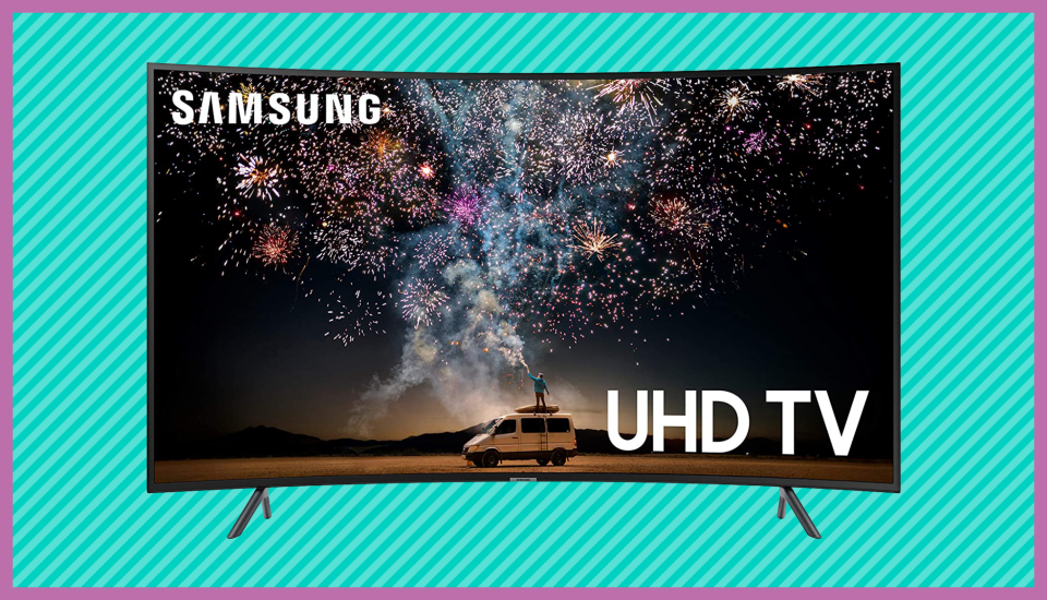 Lose yourself in the Samsung 55-inch Class Curved Smart 4K UHD TV (RU7300). (Photo: Samsung)