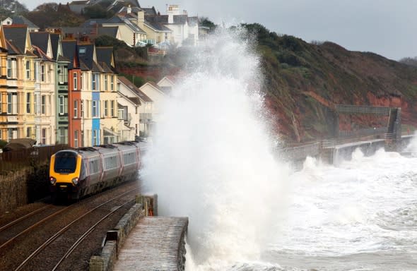 Rogue wave hits train at Dawlish