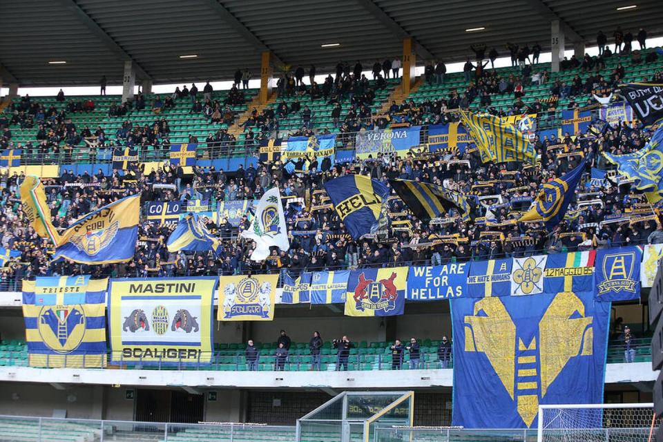 Ein geschmackloses Plakat der faschistischen Fan-Gruppe von Hellas Verona sorgt für Fassungslosigkeit. (Symbolbild: Getty Images)