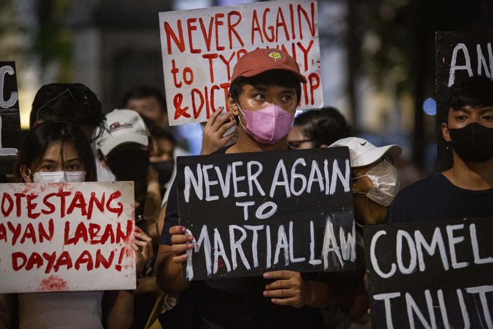 <span class="caption">Anti-Marcos and -Duterte protesters hold a vigil in Manila, Philippines.</span> <span class="attribution"><a class="link " href="https://www.gettyimages.com/detail/news-photo/anti-marcos-and-duterte-protesters-hold-a-vigil-in-liwasan-news-photo/1396462191?adppopup=true" rel="nofollow noopener" target="_blank" data-ylk="slk:Lauren DeCicca/Getty Images;elm:context_link;itc:0;sec:content-canvas">Lauren DeCicca/Getty Images</a></span>