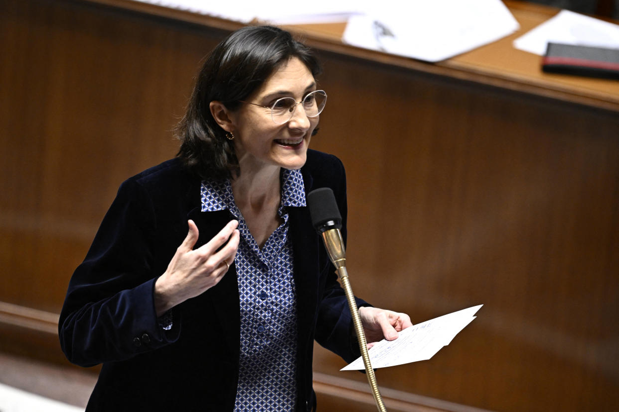 Amélie Oudéa-Castéra, ici le 24 janvier 2024 à l’Assemblée nationale, contre-attaque face aux polémiques successives.