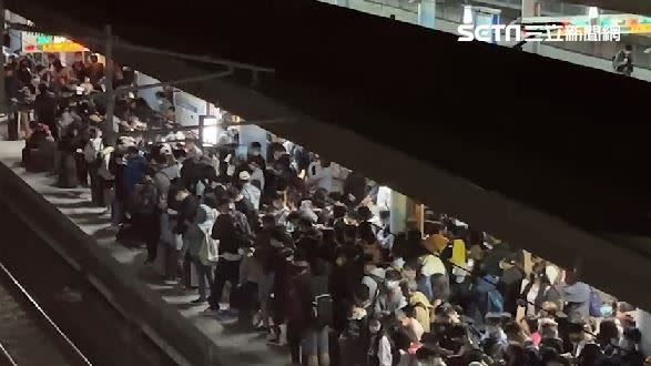 台鐵台南中洲站塞爆。