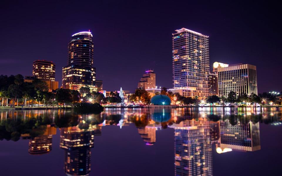 Make time for an evening stroll around Lake Eola, the city’s photogenic centrepiece - www.ginapricope.it (www.ginapricope.it (Photographer) - [None]/Gina Pricope