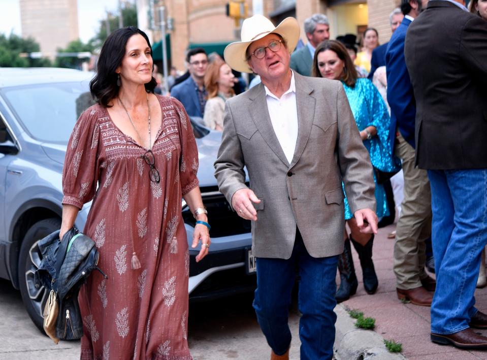Actress Carrie-Anne Moss approaches the Paramount Theatre with Mike Denny, husband of “Chocolate Lizards” screenwriter and producer Julie Denny, at the premiere of the film Wednesday. Moss, along with Bruce Dern, Thomas Haden Church and Rudy Pankow, stars in the film which is set in the Abilene area.