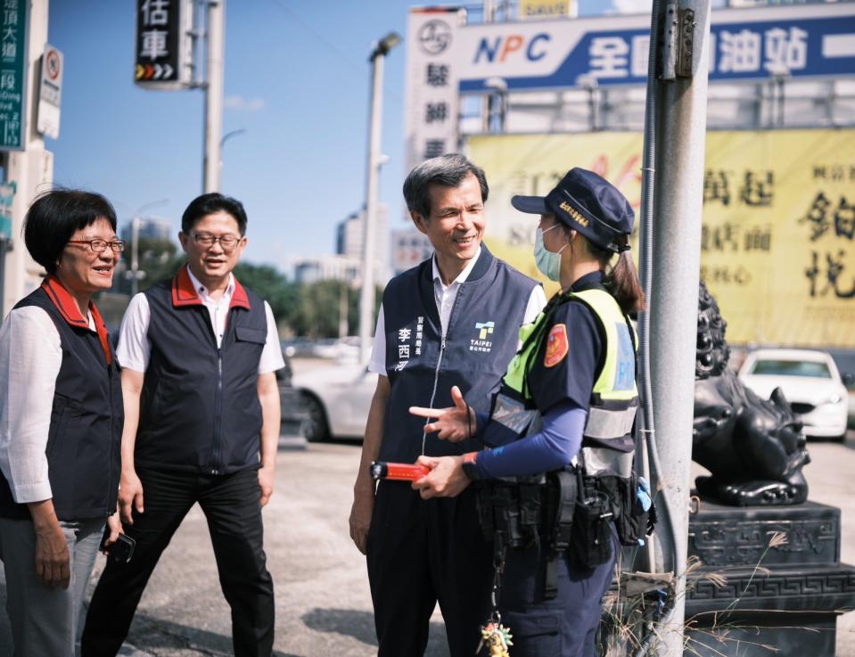 台北市警察局長李西河親自率隊視察內科交通，提出改善交通瓶頸的5策略、4方向。台北市警局提供