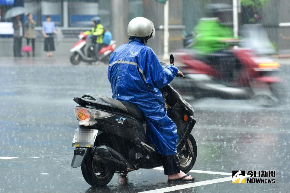 ▲今(20)日鋒面通過，許多縣市都有局部大雨或豪雨發生的機率，淹水警戒持續擴大，北北基桃19個行政區要慎防。（圖／NOWnews資料圖片）