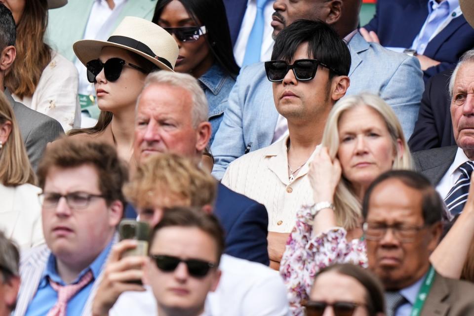 Princess Kate appears at Wimbledon tennis match!She looks good and remains elegant. The purple dress and handbag she wears are also from British brands.