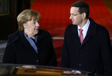 Poland's Prime Minister Mateusz Morawiecki welcomes Germany's Chancellor Angela Merkel at the Chancellery of the Prime Minister in Warsaw, Poland, March 19, 2018. Agencja Gazeta/Slawomir Kaminski via REUTERS