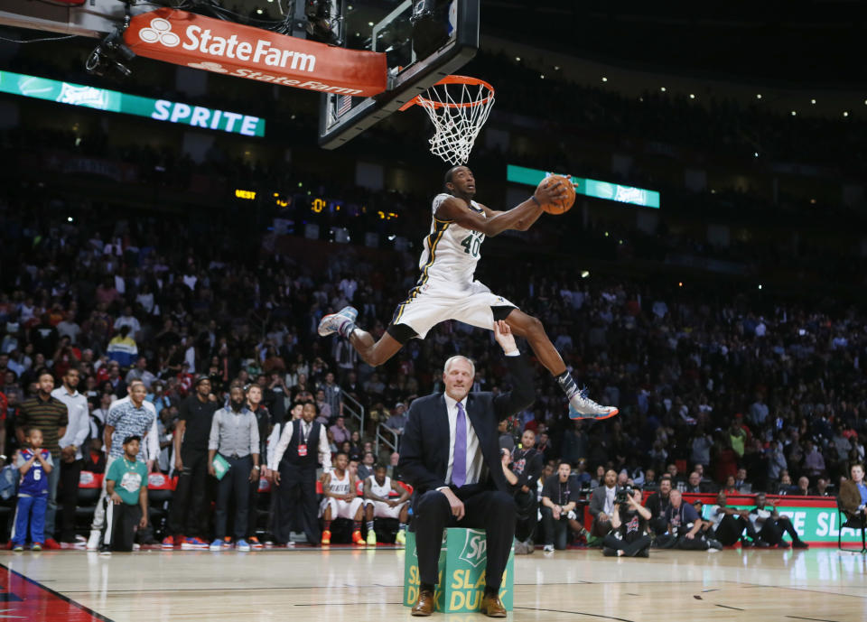 West All-Star Jeremy Evans of the Utah Jazz competes in the slam dunk contest during the NBA basketball All-Star weekend in Houston, Texas, February 16, 2013. REUTERS/Lucy Nicholson (UNITED STATES - Tags: SPORT BASKETBALL) - RTR3DWCH