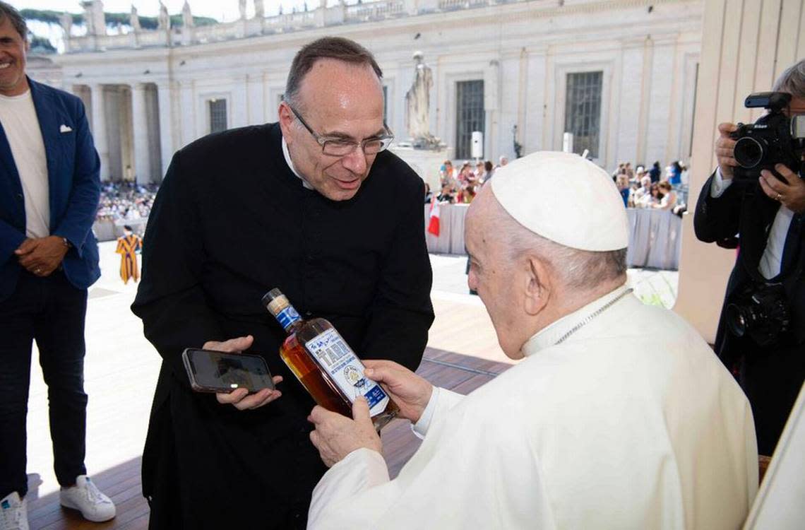 Father Jim Sichko, left, hands a bottle of Wm. Tarr signed by Kentucky football coach Mark Stoops to Pope Francis in Vatican City, Rome, in 2022.