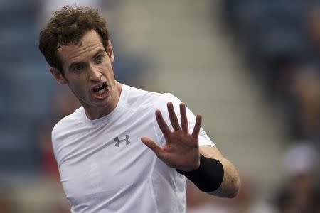 Andy Murray of Britain talks to his coach during his second round match against Adrian Mannarino of France at the U.S. Open Championships tennis tournament in New York, September 3, 2015. REUTERS/Carlo Allegri