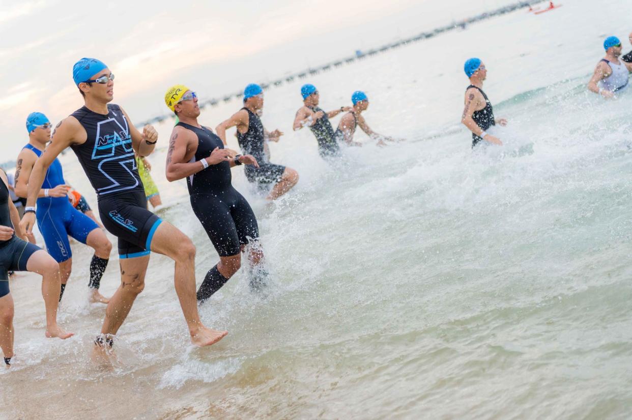 Competitors at a Singapore International Triathlon event. Steve Begley reportedly had a heart condition prior to the race. (Photo: Singapore International Triathlon/Facebook)