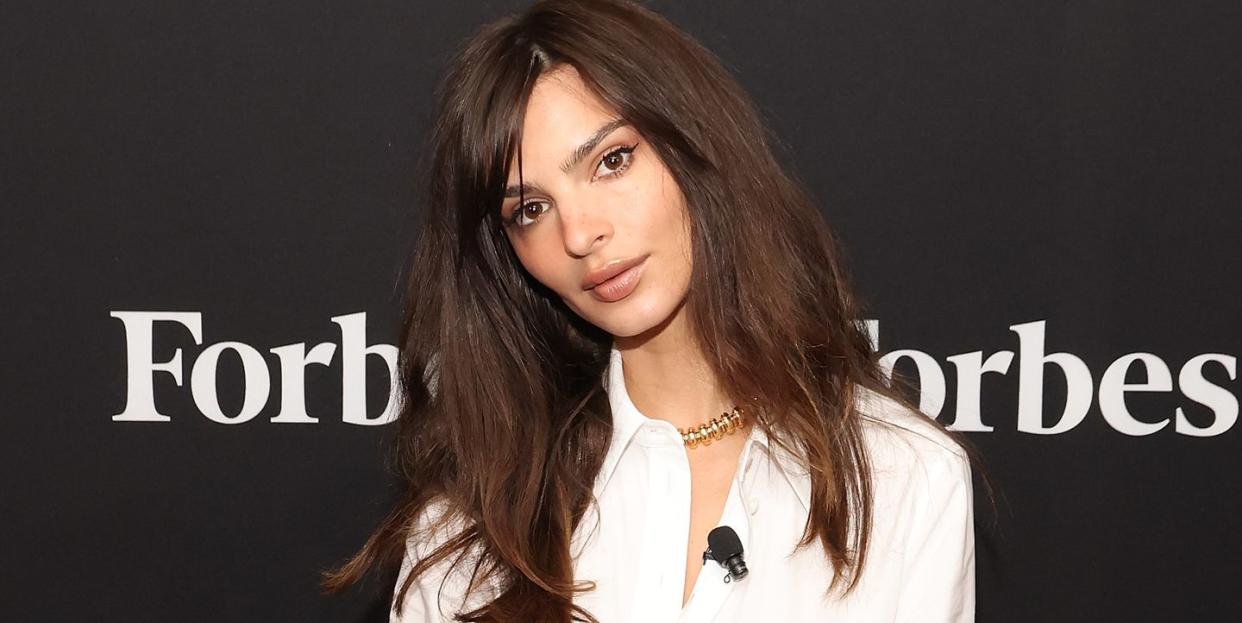 emily ratajkowski calls out blonde on netflix