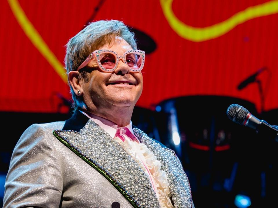 Elton John hat schon einige Duette aufgenommen. (Bild: Tony Norkus/Shutterstock.com)