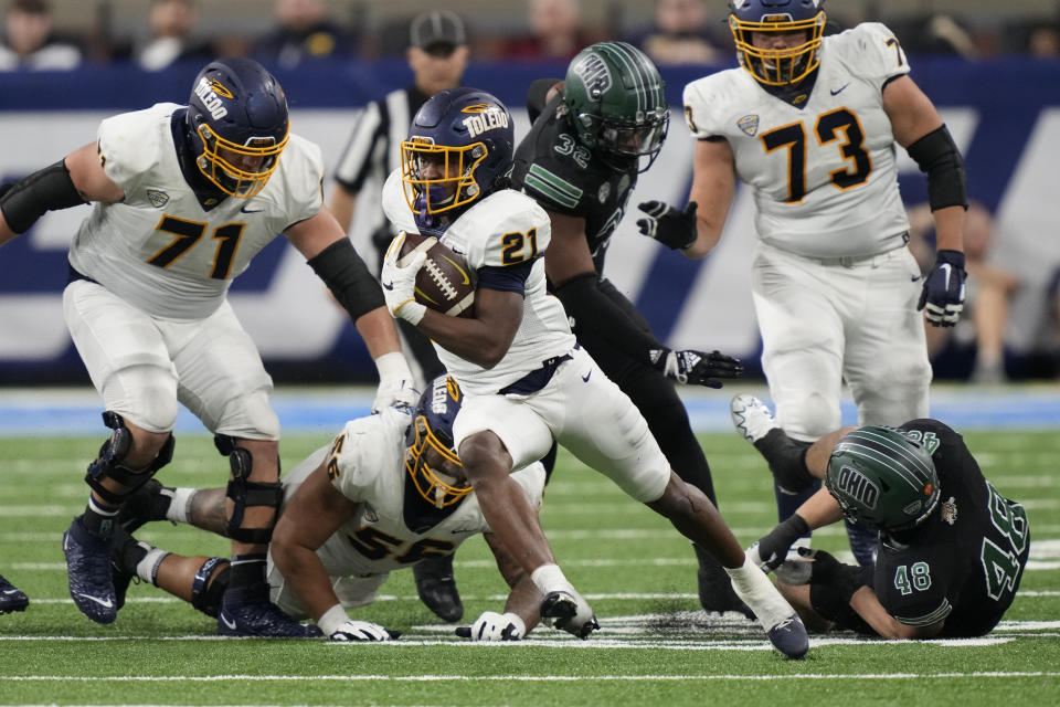 Toledo running back Jacquez Stuart (21) rushes during the second half of the Mid-American Conference championship NCAA college football game against Ohio, Saturday, Dec. 3, 2022, in Detroit. (AP Photo/Carlos Osorio)