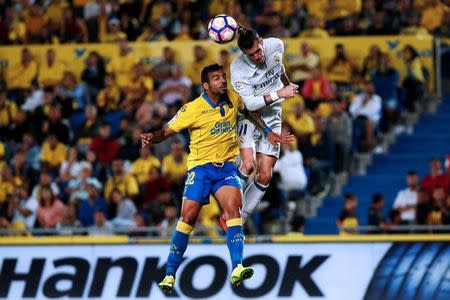 Football Soccer - Spanish Liga Santander - Las Palmas v Real Madrid - Gran Canaria stadium, Las Palmas de Gran Canaria, Spain - 24/09/16. Real Madrid's Gareth Bale (R) and Las Palmas' Michel Macedo in action. REUTERS/Juan Medina