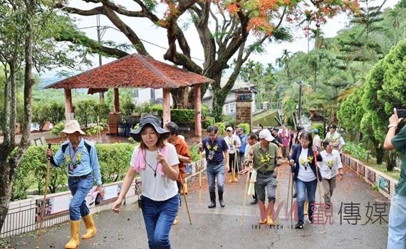 （觀傳媒雲林新聞）【記者蘇榮泉／雲林報導】在農業部舉辦的「第三屆金牌農村競賽」中，雲林縣的「口湖鄉金湖休閒農業區」與「古坑鄉華南社區」進入決審階段，從全國974個參賽社區中脫穎而出，代表雲林縣角逐金牌。農業部農村發展及水土保持署副署長林長立率隊於5月24日與28日到現地評審，雲林縣副縣長謝淑亞全程參與，表達對社區的期待與支持。